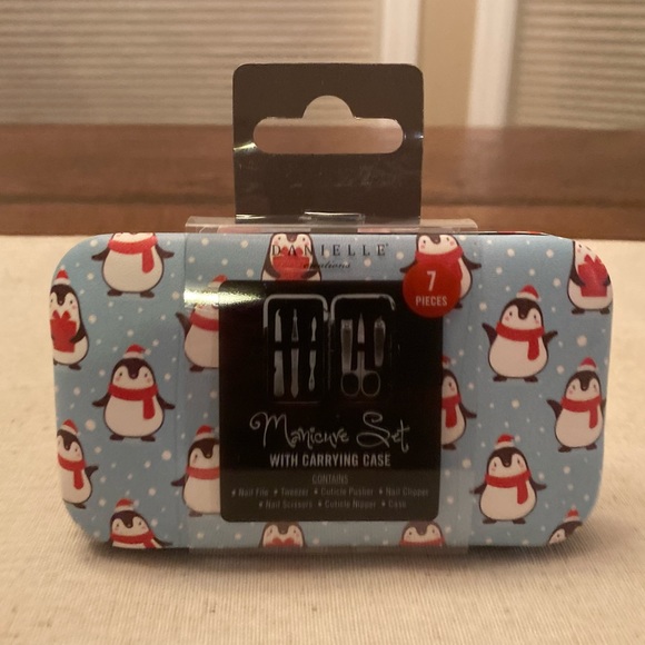 Christmas Penquins Manicure Set by Danielle Creations, 7 Pieces, Carrying Case - Picture 7 of 12